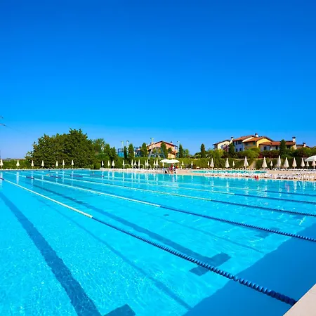 - Borgo Esclusivo Con Piscine E Campi Sportivi 佩斯基耶拉德加达