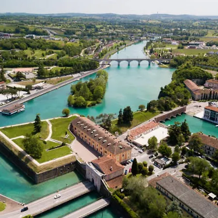 - Borgo Esclusivo Con Piscine E Campi Sportivi *