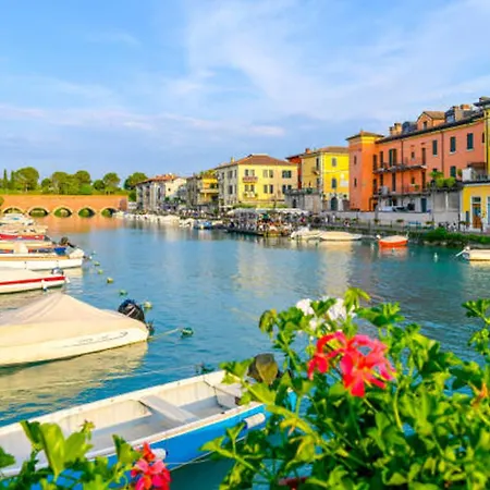- Borgo Esclusivo Con Piscine E Campi Sportivi Apartman Peschiera del Garda