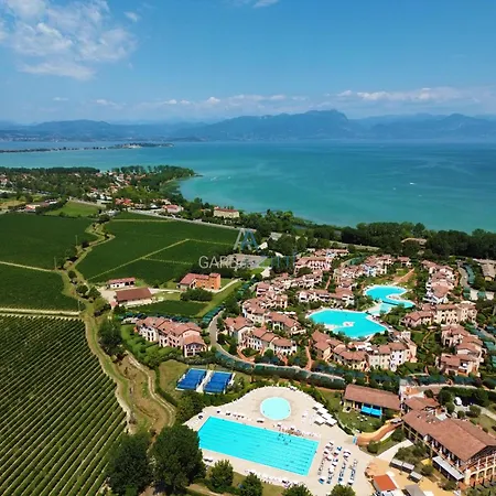 - Borgo Esclusivo Con Piscine E Campi Sportivi * 佩斯基耶拉德加达